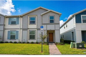 House - 5BR Home With Pool and Game Room Disney (Davenport)