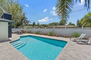 Pool - Sarasota Retreat/Heated Pool/8.5mi. to Siesta Key (Sarasota)