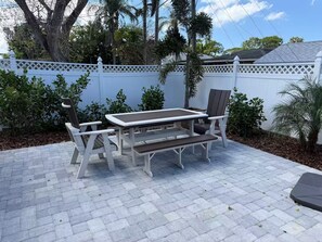 Outdoor dining - Sarasota Retreat/Heated Pool/8.5mi. to Siesta Key (Sarasota)