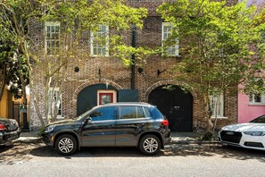 Property grounds - The Office | Historic District Charleston! (Charleston)