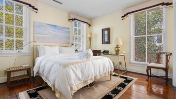 2 bedrooms, iron/ironing board, internet