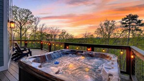 House (5 Bedrooms) | Interior - Priddy Secluded by Avantstay Hot Tub + Expansive Deck + Game Room + Home Theater (Sevierville)