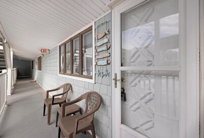 2 bedroom condo in Wildwood with parking. 2 blocks from the beach & amusements.