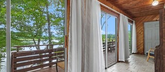 Bluff Lake Waterfront w Dock, Kayaks & Fire Pit