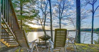 Bluff Lake Waterfront w Dock, Kayaks & Fire Pit