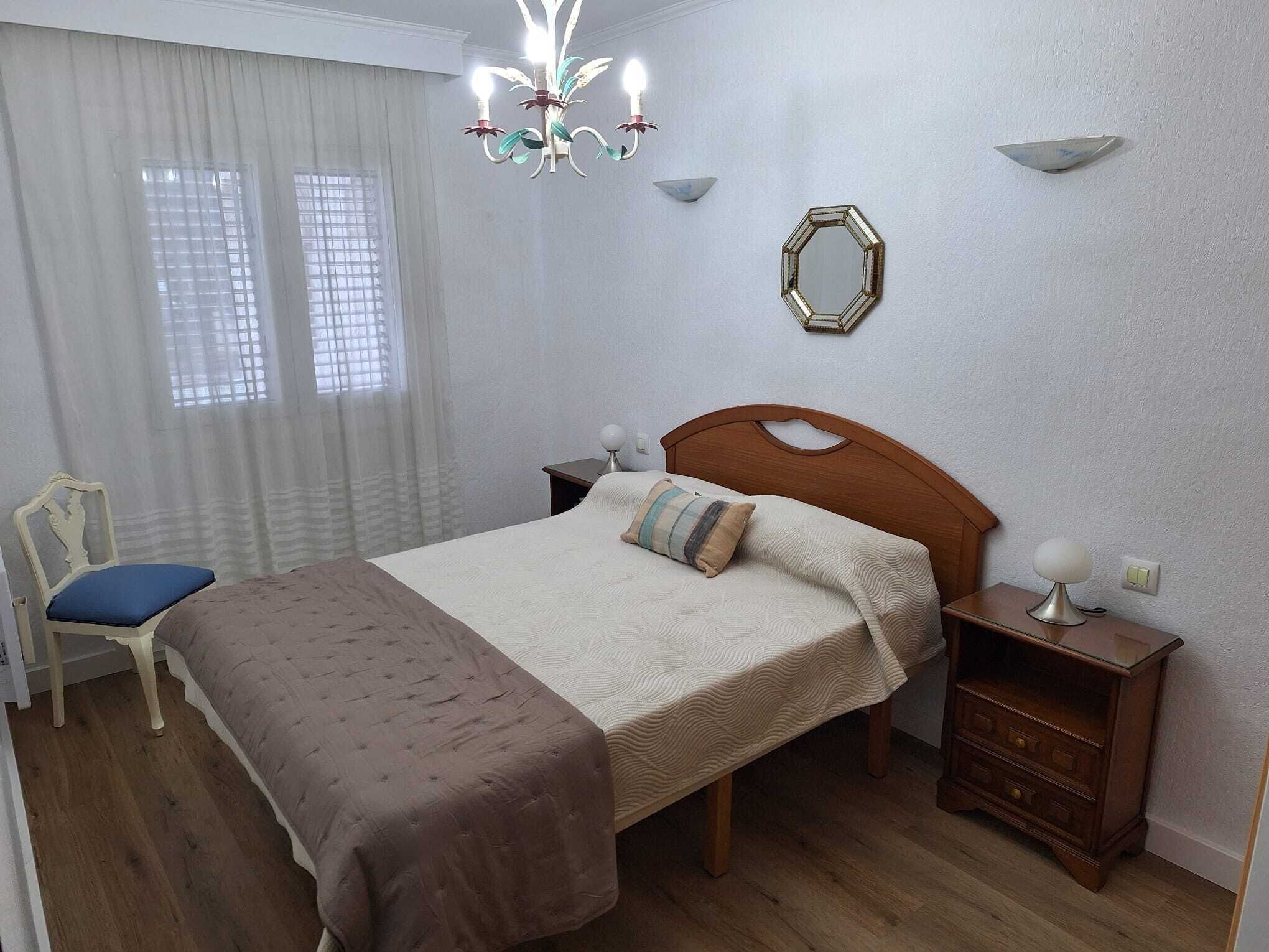3 slaapkamers, een strijkplank/strijkijzer, beddengoed
