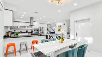 Comfort Villa | Ruang makan