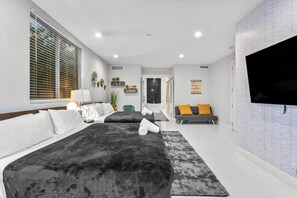 Room - Chic Villa by Glam Homes (Hollywood)