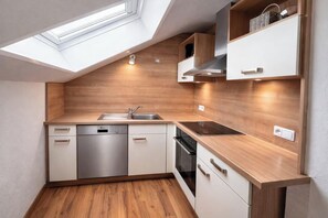 Microwave, oven, stovetop, dishwasher - Fantastic vacation apartment with mountain panorama and children's room (Lauben)