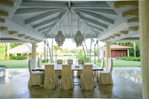 Outdoor dining - Vrbo Property (Carretera Romana-Higuey)