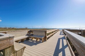 Property grounds - Beachfront Retreat w/Heated Pool & Beach Access (Cocoa Beach)
