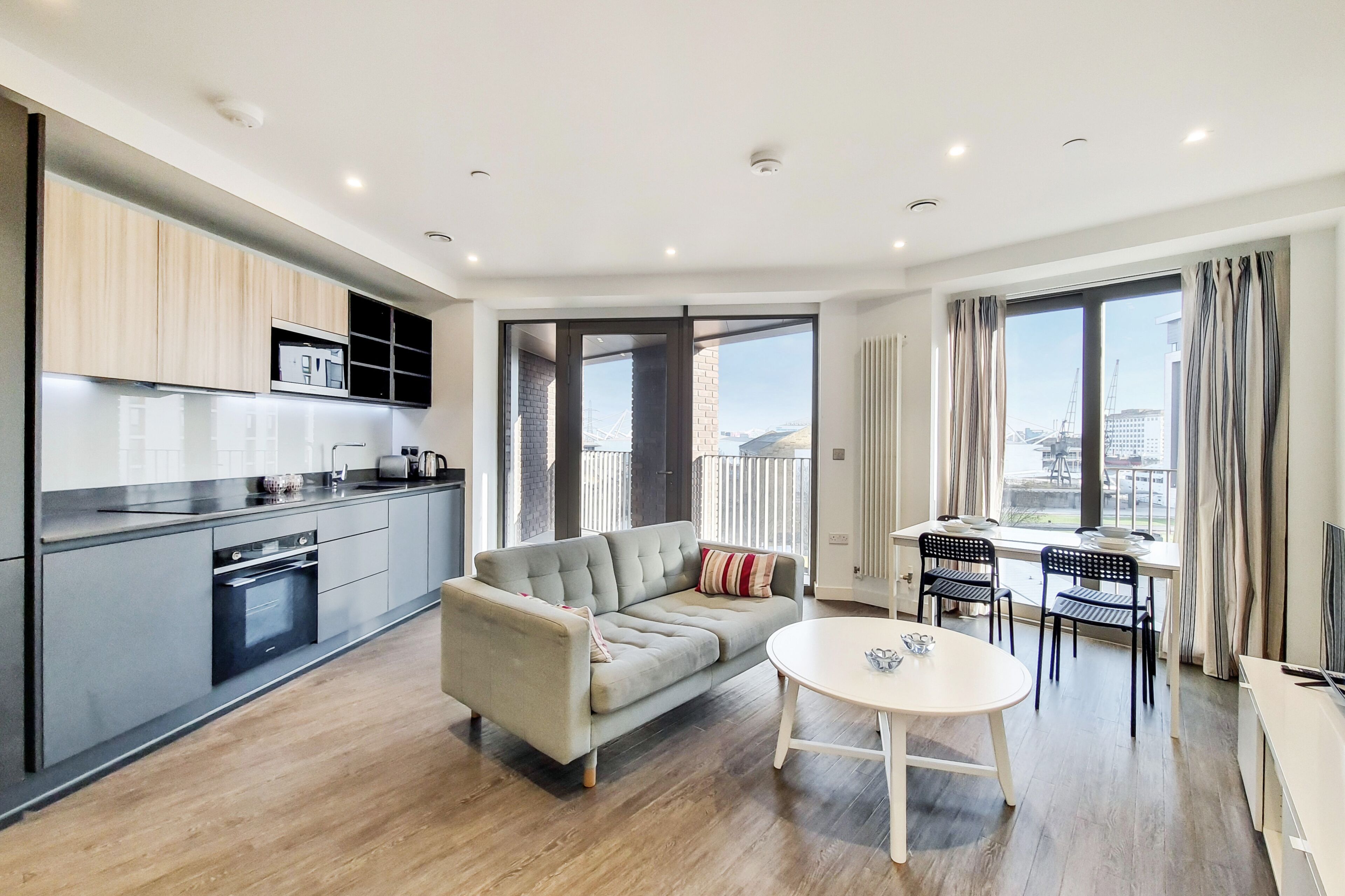 Departamento Deluxe, 1 habitación (by London Excel) | Área de sala de estar | Televisión LED, Netflix, piso con calefacción y servicios de streaming 
