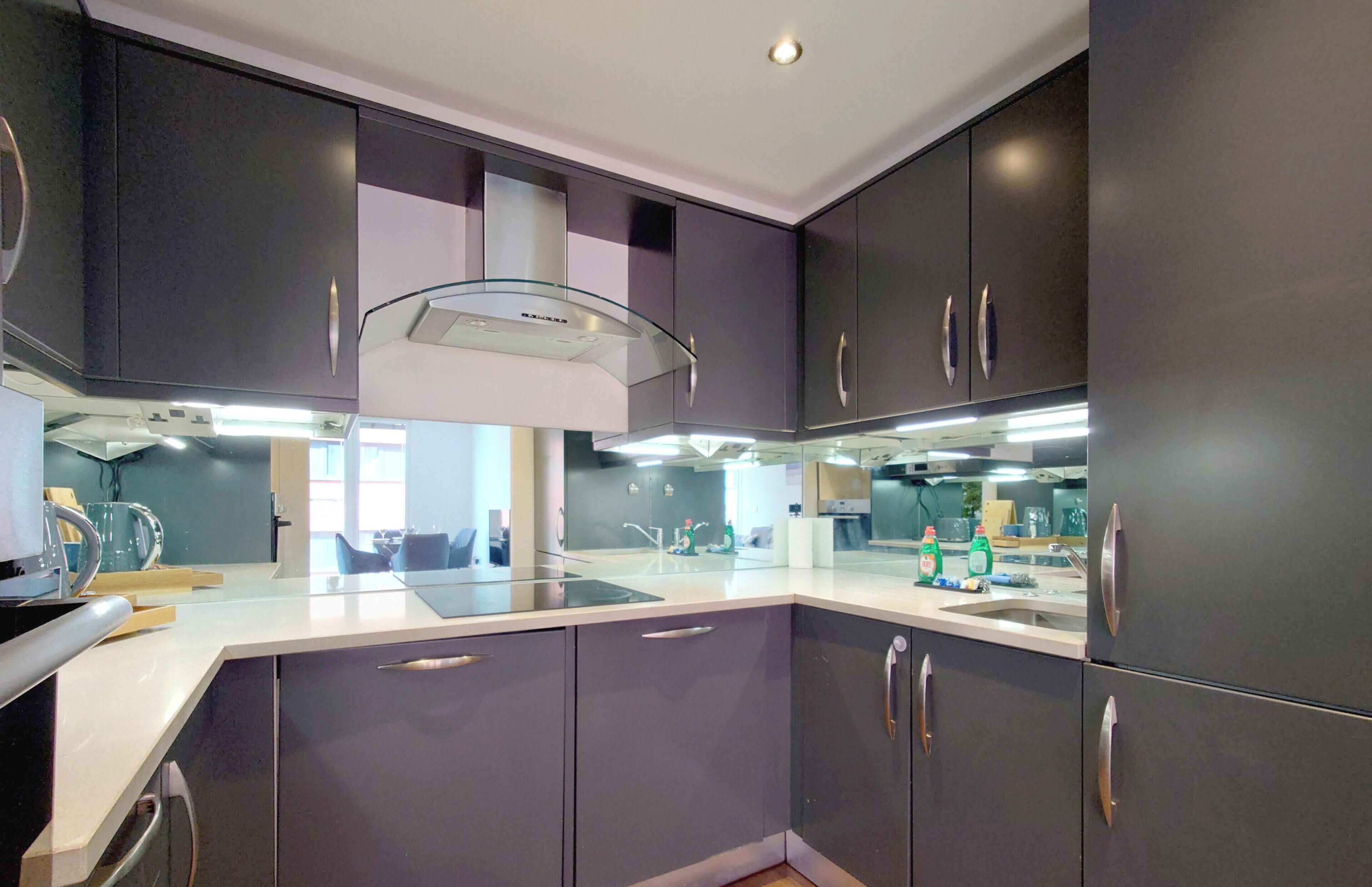 Departamento Deluxe, 1 habitación (by London Excel & O2) | Cocina privada | Cafetera y tetera, horno, parrilla de estufa y lavavajillas 