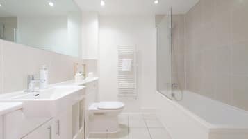 Classic Apartment | Bathroom