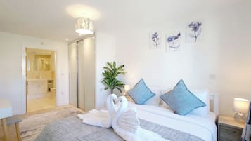 Klassiek appartement | Een bureau, een strijkplank/strijkijzer, gratis wifi, beddengoed