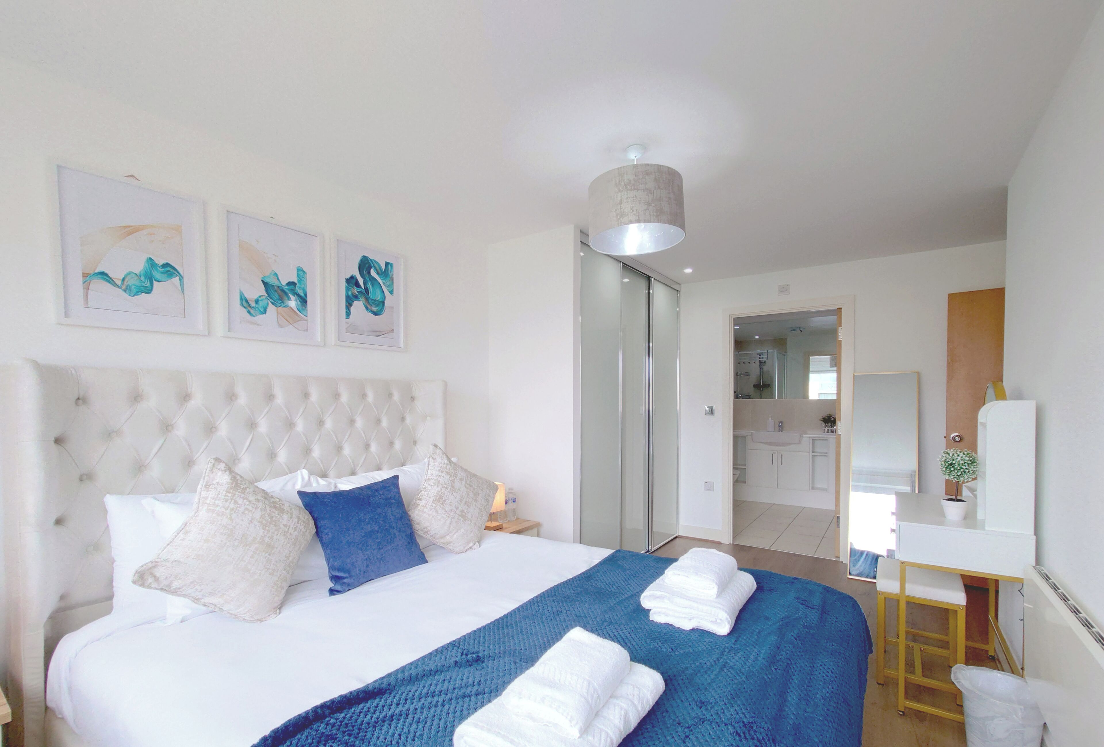 Appartement, 2 slaapkamers (London Docklands, 402 DRI) | Een bureau, een strijkplank/strijkijzer, gratis wifi, beddengoed
