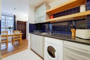 Apartment, 2 Bedrooms (in Aldgate East) | Private kitchen - Capital Stay Aldgate - Two Bed Apartment (London)