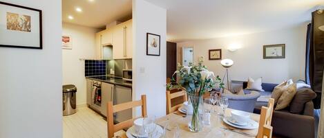 Apartment, 2 Bedrooms (in Aldgate East, 204 DRY) | Living area