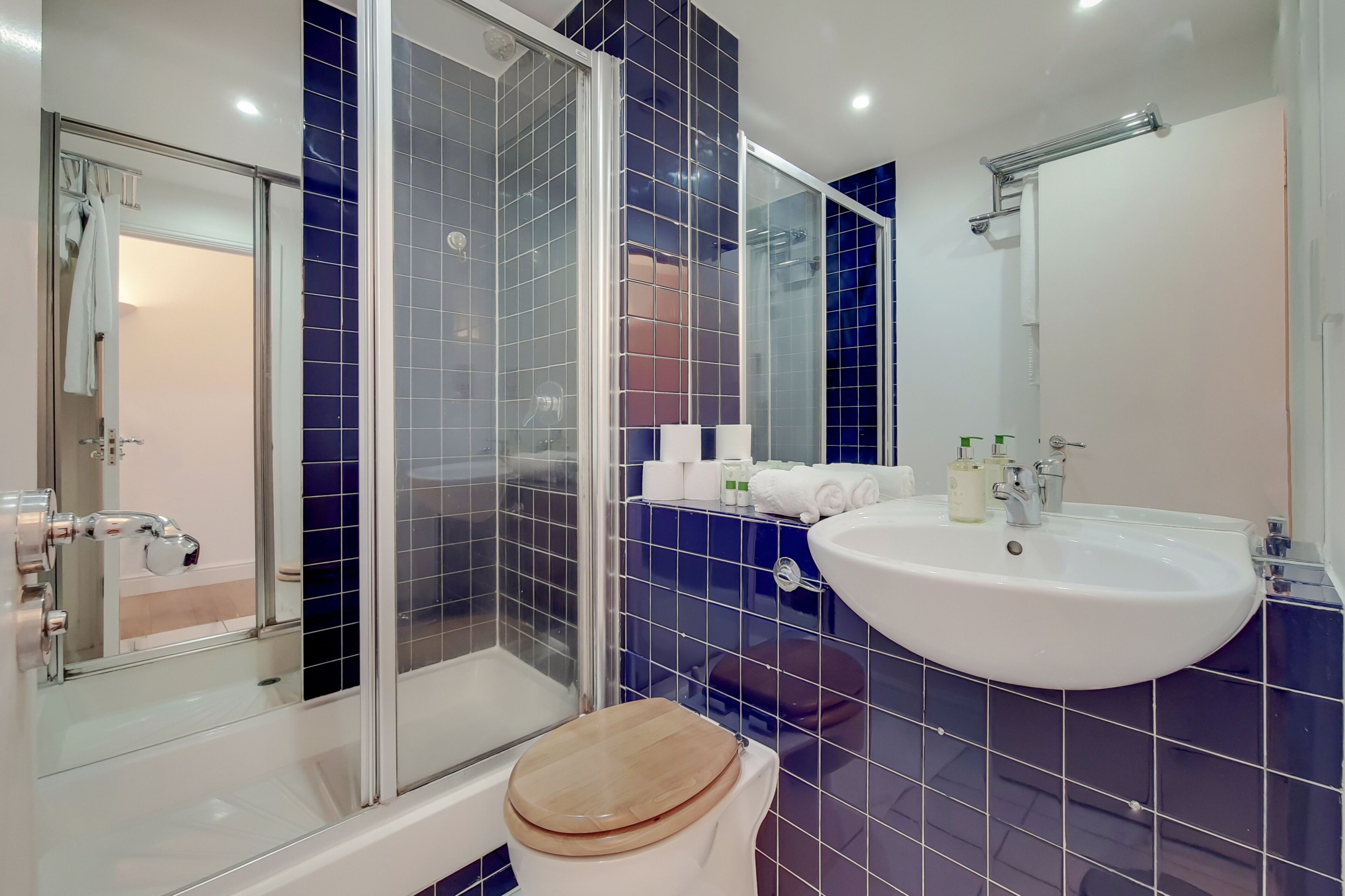 Apartment, 2 Bedrooms (in Aldgate East, 204 DRY) | Bathroom