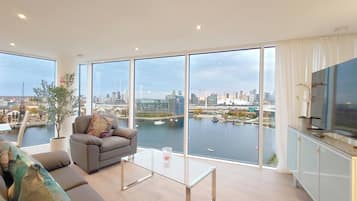 Luxury Apartment | Living area | Netflix, streaming services