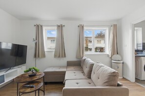 舒適公寓 | 起居區 | 50-吋智慧型電視、數位頻道、Netflix、串流服務