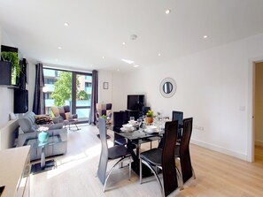 Apartment, 2 Bedrooms (in Poplar near Canary Wharf) | Individually decorated, individually furnished, desk, blackout curtains - Modern 2-Bed Apartment In Poplar Near Canary Wharf (London)