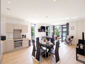 Apartment, 2 Bedrooms (in Poplar near Canary Wharf) | Individually decorated, individually furnished, desk, blackout curtains - Modern 2-Bed Apartment In Poplar Near Canary Wharf (London)