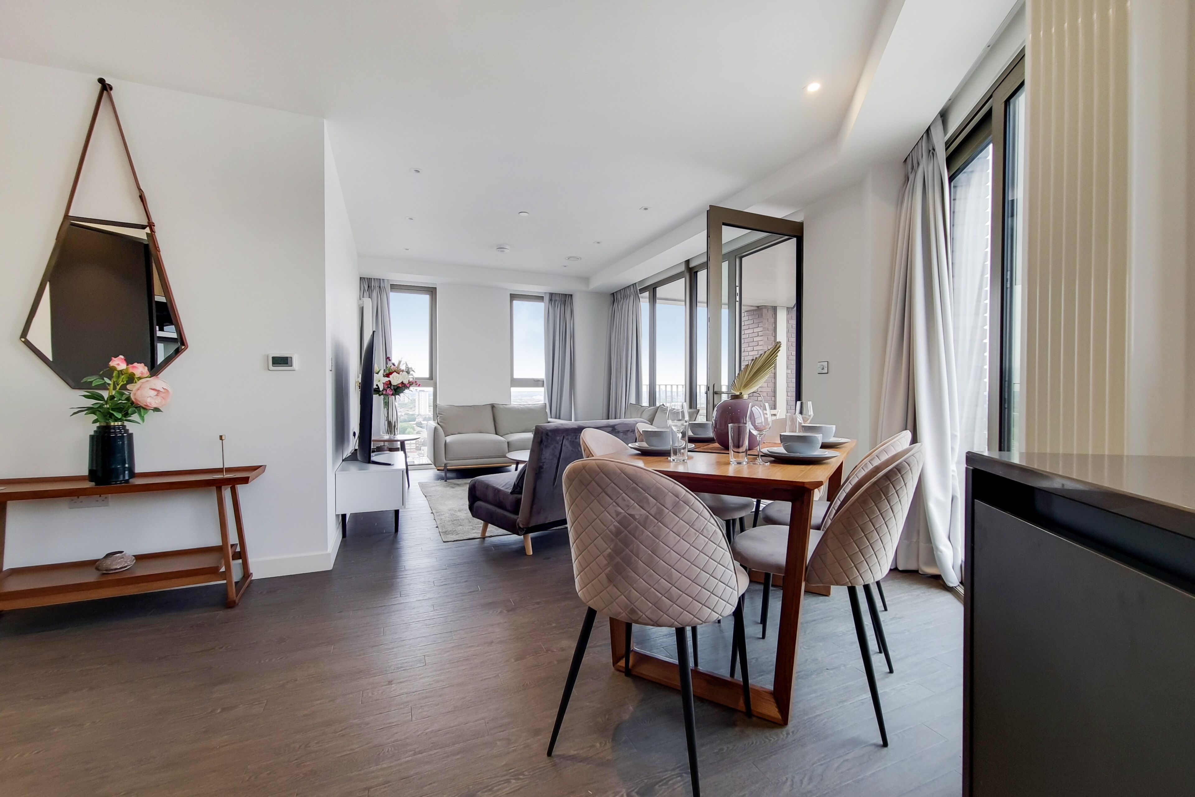 Deluxe Apartment, 3 Bedrooms (by London Excel) | Living area