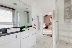 Bathroom - Capital Stay - Three Bed Apartment In Excel (London)