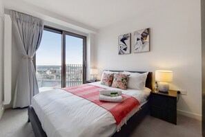 Free WiFi - Capital Stay - Three Bed Apartment In Excel (London)