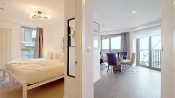 Luxury Apartment, 3 Bedrooms (by London Excel) | Living area