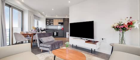 Luxury Apartment, 3 Bedrooms (by London Excel, 1801 WG) | Living area