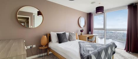 Deluxe Apartment, 3 Bedrooms, River View (65 ALA)