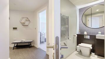 Deluxe-Apartment, 3 Schlafzimmer (by London Excel) | Badezimmer