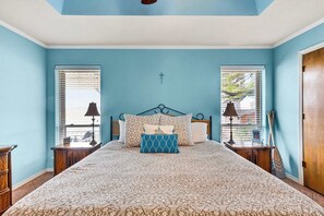 Iron/ironing board, WiFi, bed sheets - Cedar Creek Lake Escape • Lakefront + Private Dock (Mabank)