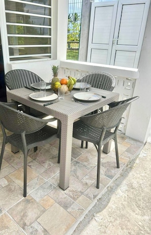 Outdoor dining - Vrbo Property (Sainte-Anne)