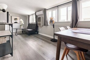 Interior - Charming Pasadena 1BR. Walk to Metro and Shops (Pasadena)