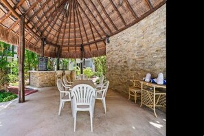 Outdoor dining - Flamingos Department (Playa del Carmen)