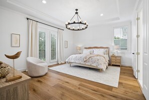 4 bedrooms, iron/ironing board, free WiFi, bed sheets - Elegant Home With Elevator @Med Center, MDAnderson, NRG, Rice University (Houston)
