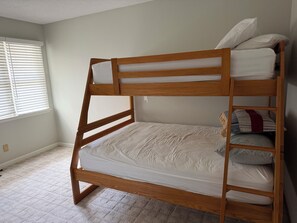 4 chambres, fer et planche à repasser, Wi-Fi, draps fournis