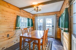 Dining - Lakeview Cottage - Walk to Beach, Fire Pit (Lake)