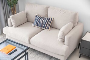 House - Free Housekeeping Visits During Your Stay - Stayshort - Comfortable Studio Stay in Arjan Sleeps 2 With Balcony (Dubai)