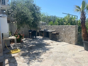 Outdoor dining - Vrbo Property (Serra)