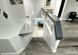 Interior - Luxurious 6-Bedroom House In Las Vegas with Pool And Spa - EV Charger (Las Vegas)