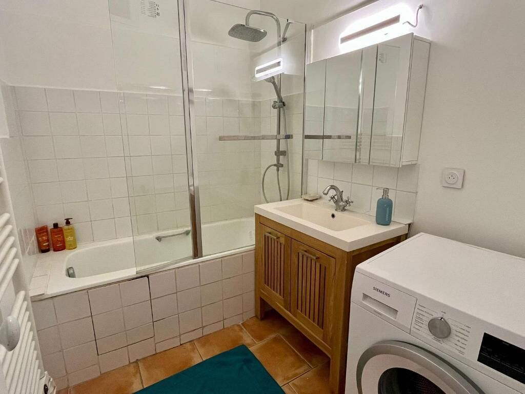 Dusche, Handtücher, Seife, Toilettenpapier