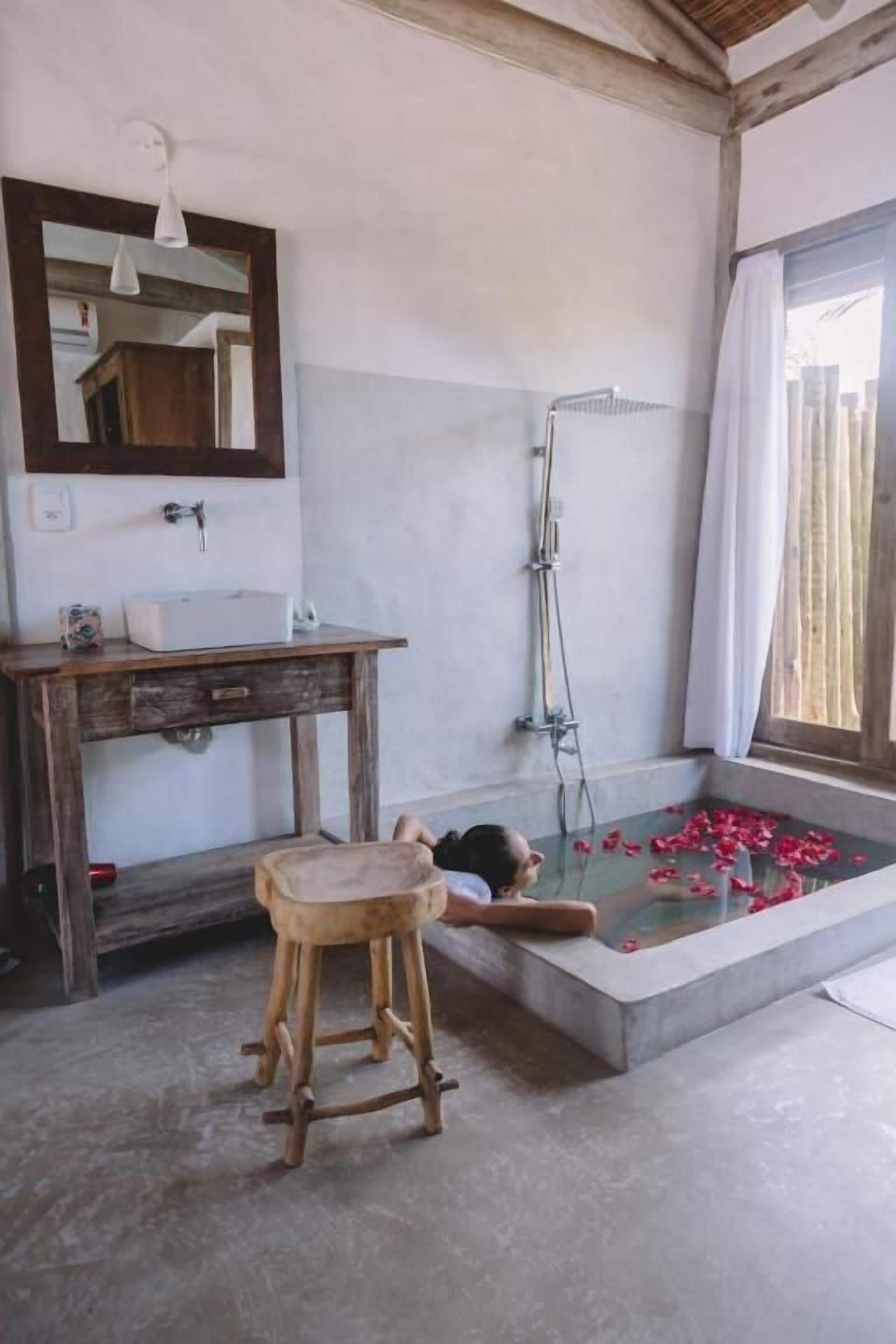 Chambre Double, vue piscine | Spa | Massages aux pierres chaudes, massages des tissus profonds