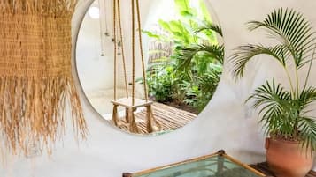 Chambre Triple Luxe, vue cour intérieure | Intérieur