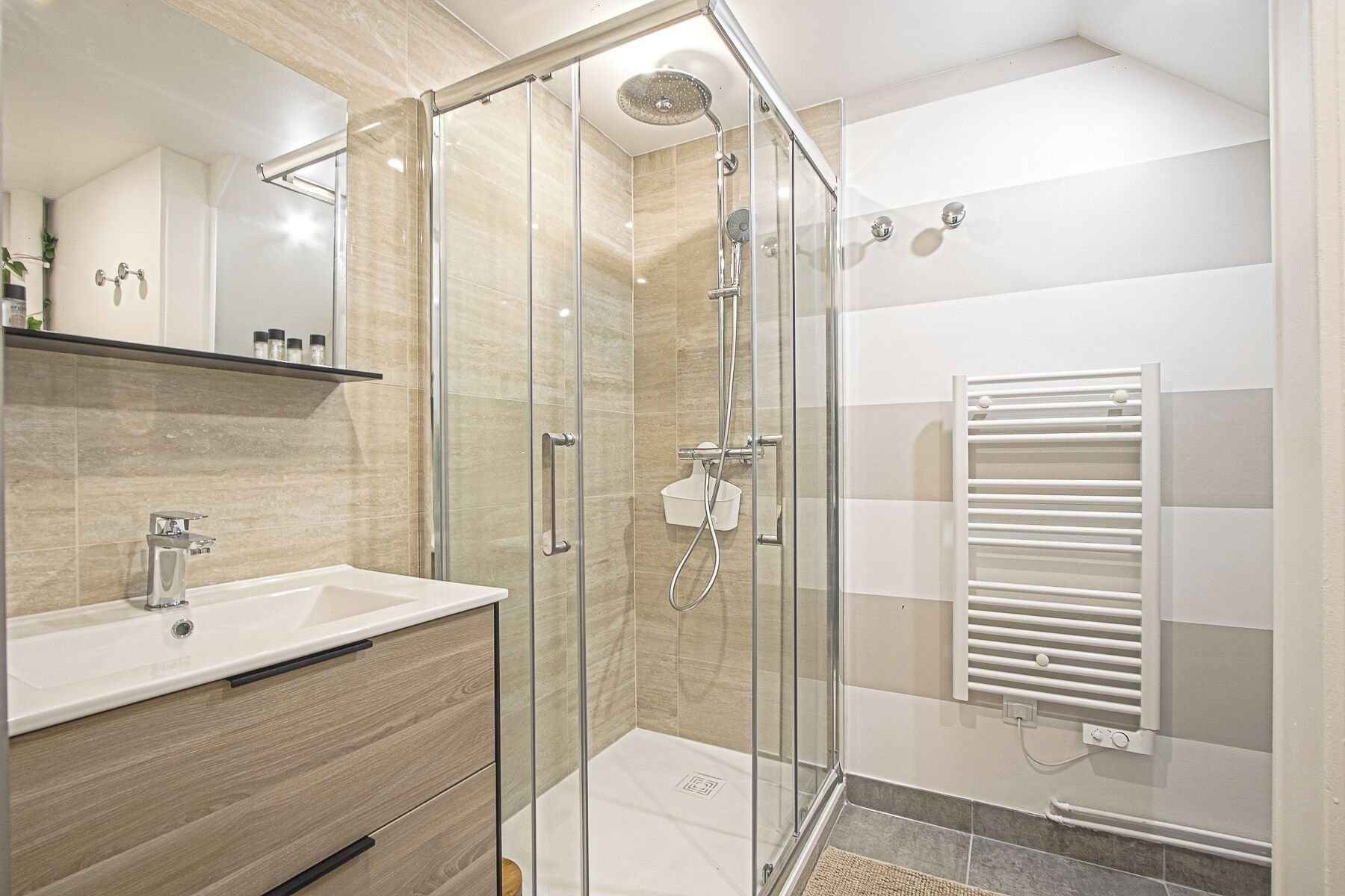 Dúplex familiar, 2 habitaciones, no fumadores, cocina (Duplex le Pélican) | Baño | Ducha, secador de pelo, toallas y jabón