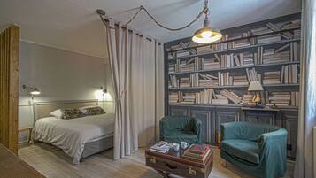 Premium Studio, 1 Queen Bed, Non Smoking, Kitchenette (Studio Le Goéland) | Individually decorated, individually furnished, free cribs/infant beds