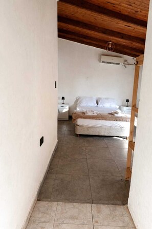 1 bedroom, free WiFi, bed sheets - Alvear Home (Colón)